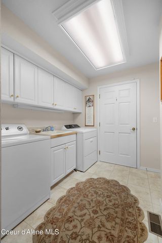 7255 N Colfax ST, Dalton Gardens, ID 83815