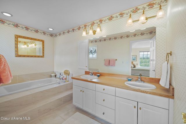 7255 N Colfax ST, Dalton Gardens, ID 83815