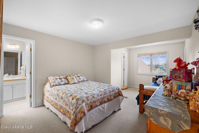 7255 N Colfax ST, Dalton Gardens, ID 83815