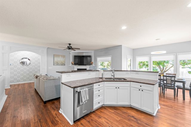 2210 SE Leeann Drive, Waukee, IA 50263
