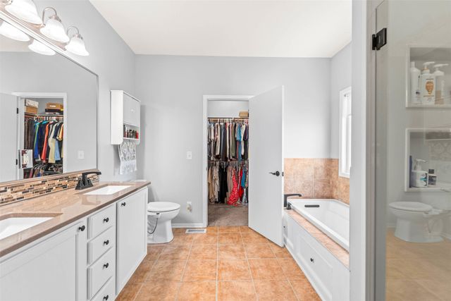 2210 SE Leeann Drive, Waukee, IA 50263