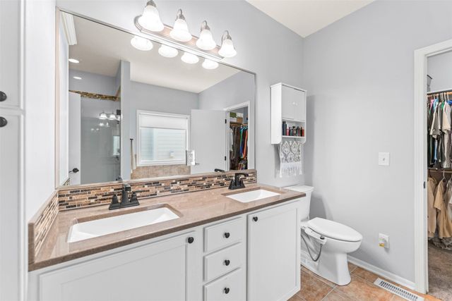 2210 SE Leeann Drive, Waukee, IA 50263