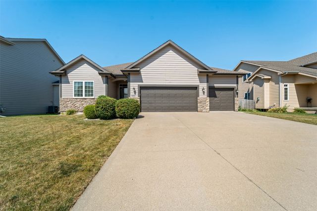 2210 SE Leeann Drive, Waukee, IA 50263