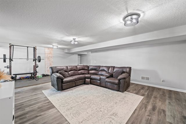 2210 SE Leeann Drive, Waukee, IA 50263