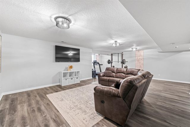 2210 SE Leeann Drive, Waukee, IA 50263