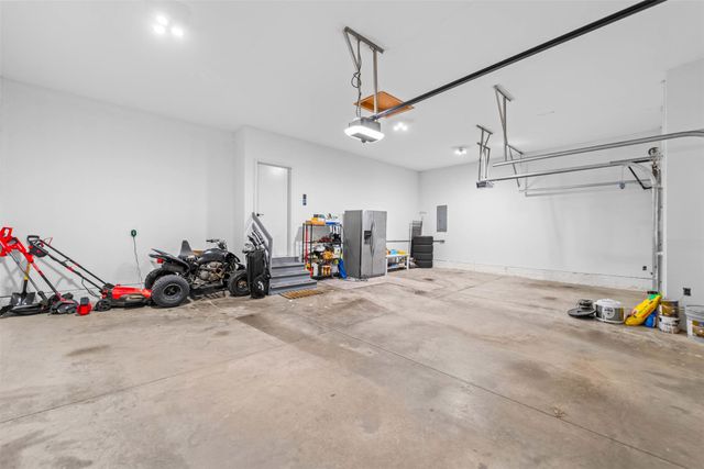 2210 SE Leeann Drive, Waukee, IA 50263