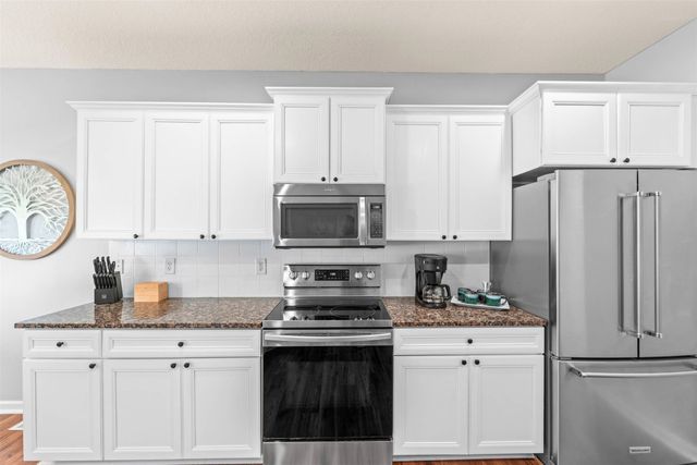 2210 SE Leeann Drive, Waukee, IA 50263