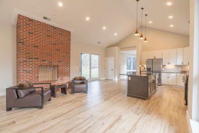 151 Apple Blossom Road SW, Pataskala, OH 43062