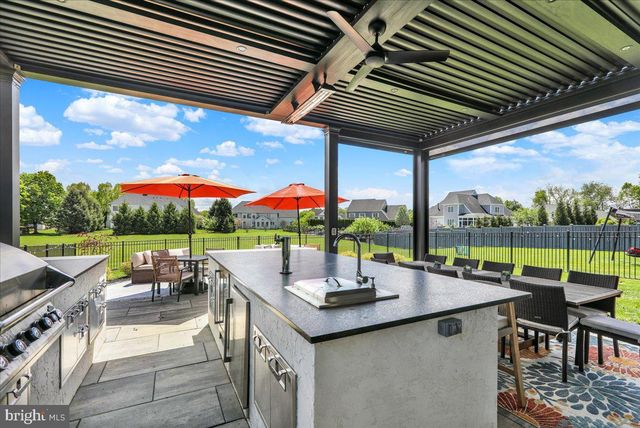 658 FLEETWOOD DR, Lititz, PA 17543