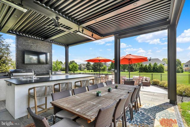 658 FLEETWOOD DR, Lititz, PA 17543