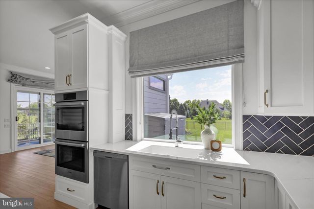 658 FLEETWOOD DR, Lititz, PA 17543