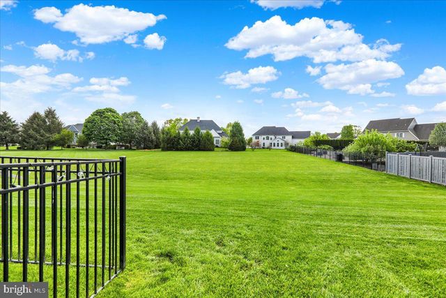 658 FLEETWOOD DR, Lititz, PA 17543