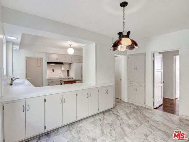 228 S Detroit Street, Los Angeles, CA 90036