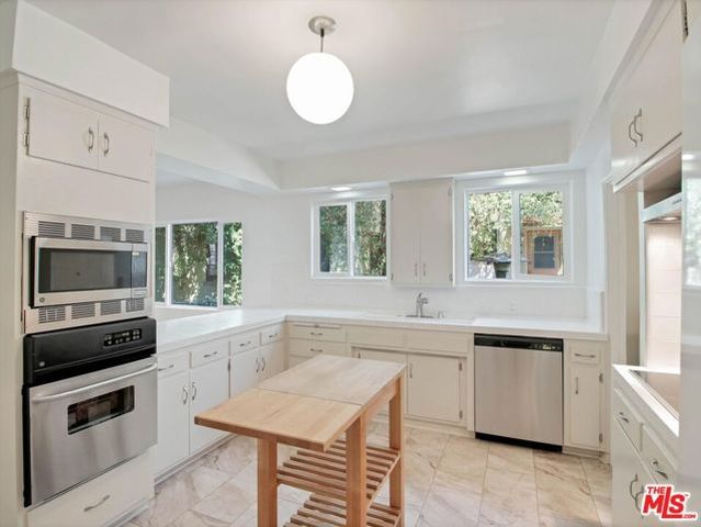 228 S Detroit Street, Los Angeles, CA 90036