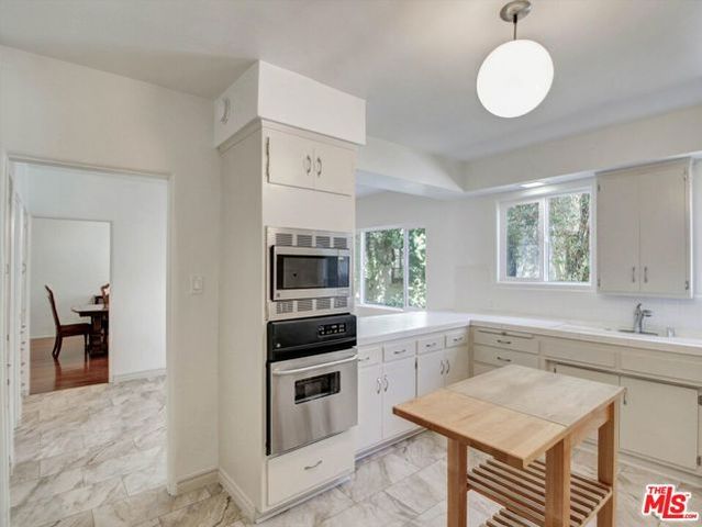 228 S Detroit Street, Los Angeles, CA 90036