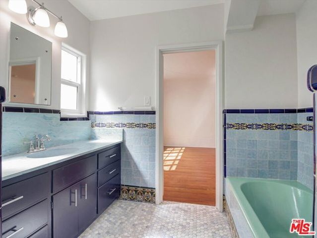 228 S Detroit Street, Los Angeles, CA 90036
