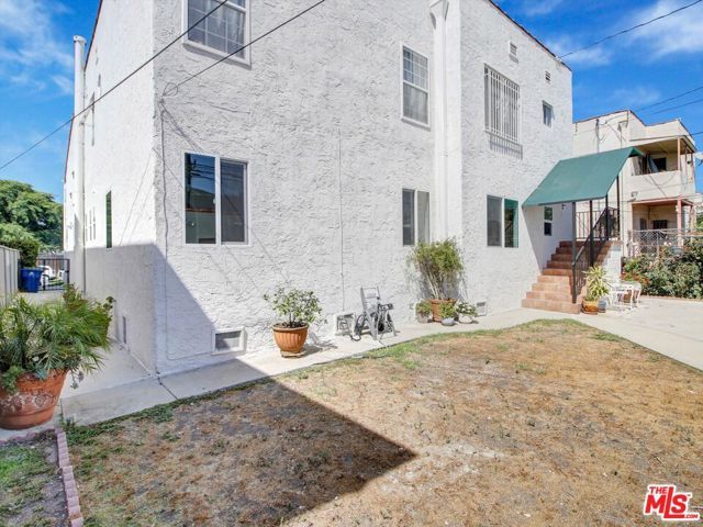 228 S Detroit Street, Los Angeles, CA 90036
