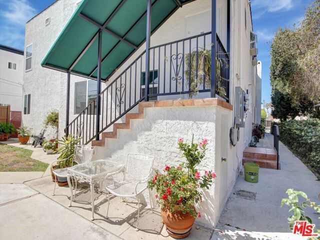 228 S Detroit Street, Los Angeles, CA 90036