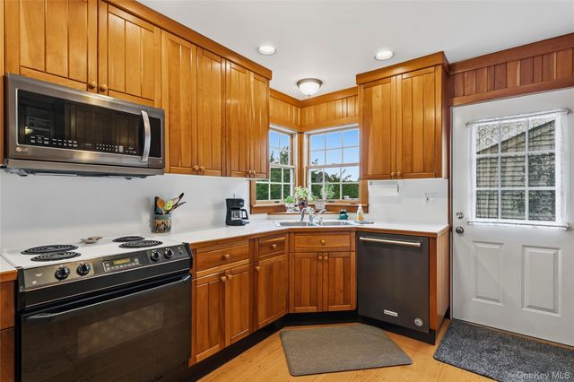 60 Livingston Avenue, Valhalla, NY 10595