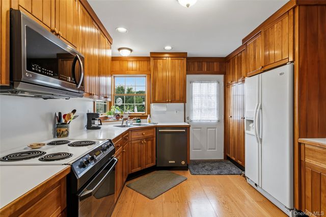 60 Livingston Avenue, Valhalla, NY 10595