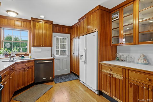 60 Livingston Avenue, Valhalla, NY 10595