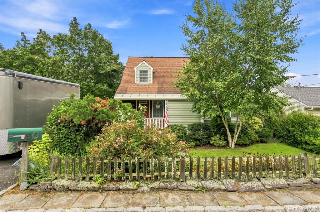 60 Livingston Avenue, Valhalla, NY 10595 — photo 2