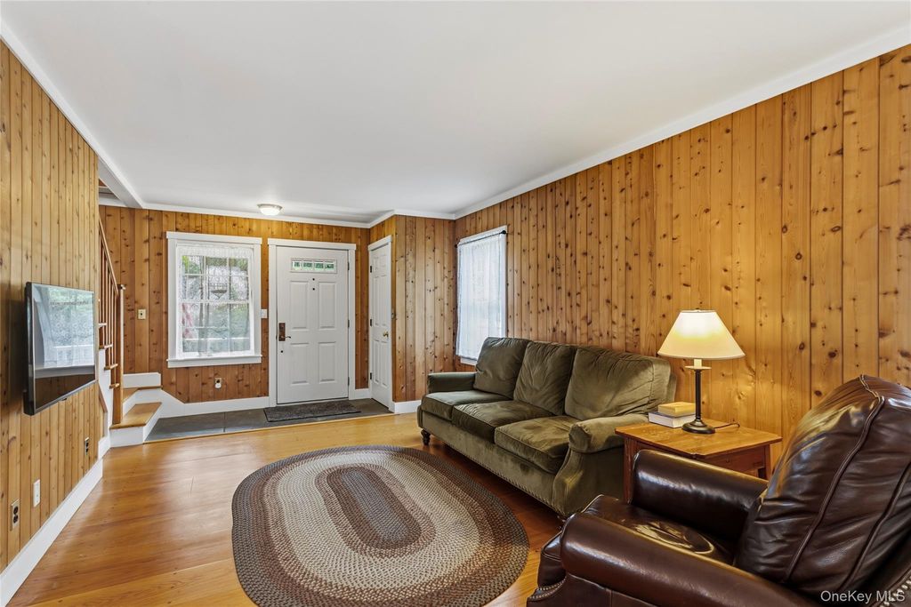 60 Livingston Avenue, Valhalla, NY 10595 — photo 3