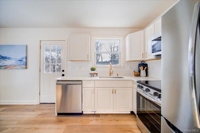 392 Titusville Road, Poughkeepsie, NY 12603