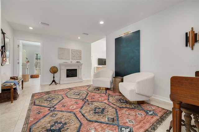 240 24TH AVENUE N, St Petersburg, FL 33704