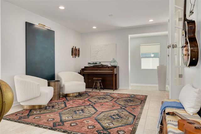 240 24TH AVENUE N, St Petersburg, FL 33704