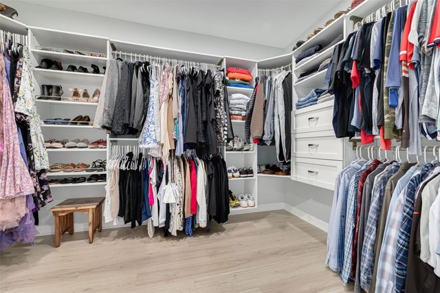 240 24TH AVENUE N, St Petersburg, FL 33704