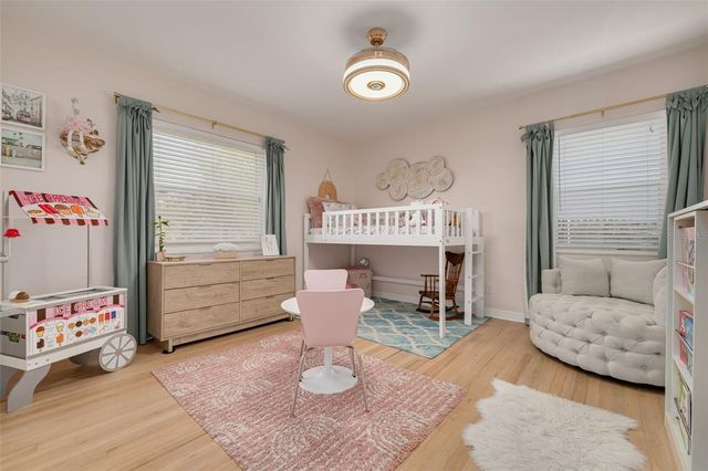 240 24TH AVENUE N, St Petersburg, FL 33704