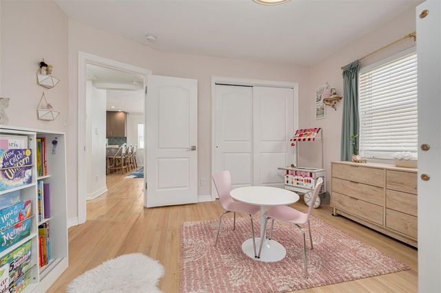 240 24TH AVENUE N, St Petersburg, FL 33704