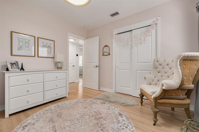 240 24TH AVENUE N, St Petersburg, FL 33704