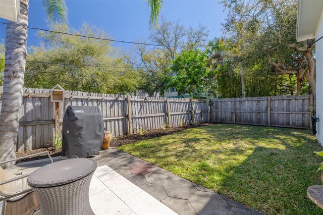 240 24TH AVENUE N, St Petersburg, FL 33704