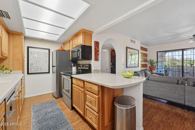 7557 N DREAMY DRAW Drive 251, Phoenix, AZ 85020