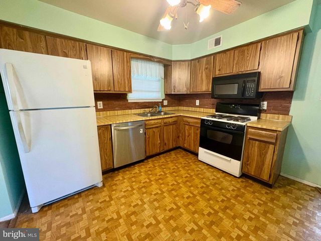 111 BURGUNDY CT, Wenonah, NJ 08090