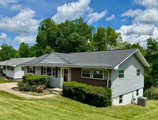 6 Seminole Road, Huntington, WV 25705