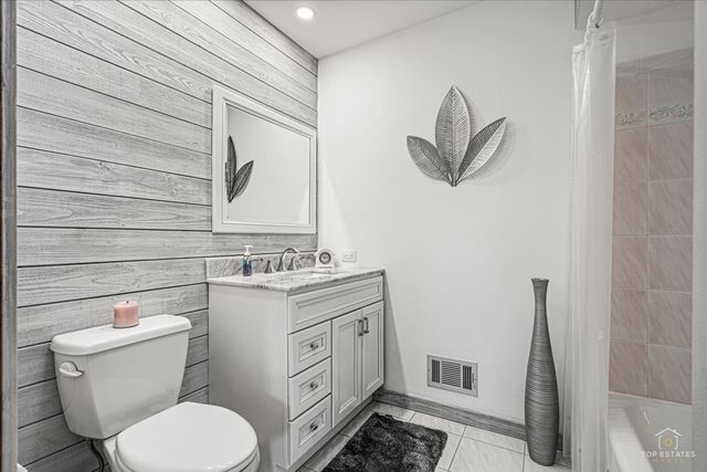 462 Mulberry Lane, Wood Dale, IL 60191