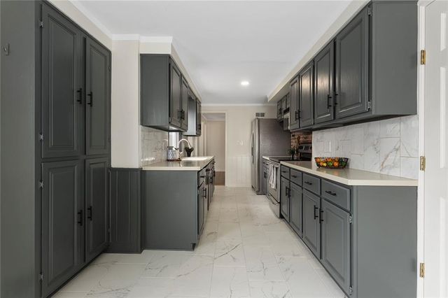 3316 W 75th Street, Prairie Village, KS 66208