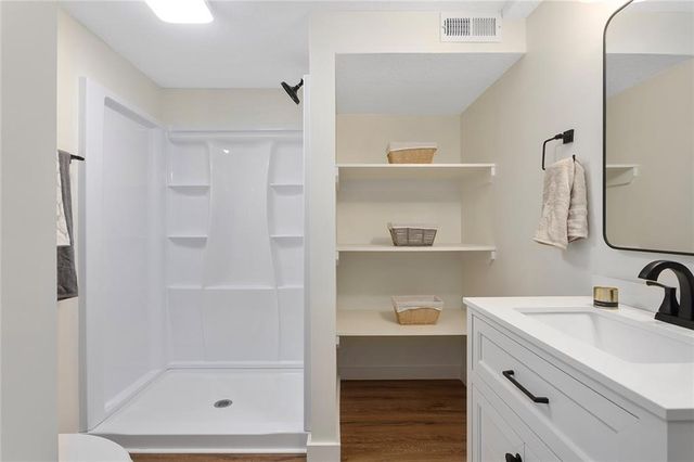 3316 W 75th Street, Prairie Village, KS 66208