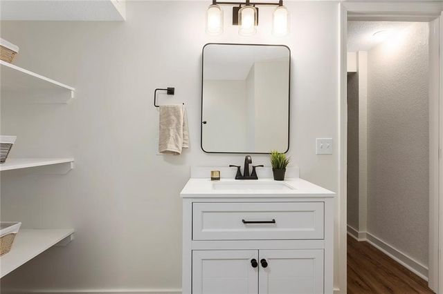 3316 W 75th Street, Prairie Village, KS 66208