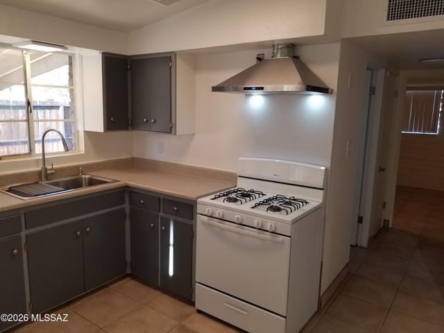 4155 E Bellevue Street, Tucson, AZ 85712