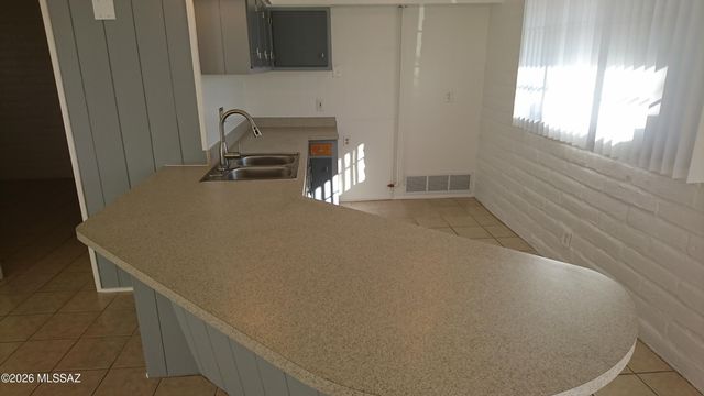 4155 E Bellevue Street, Tucson, AZ 85712