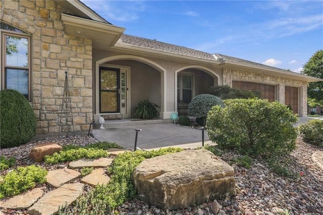 3829 S Coachman Drive, Independence, MO 64055