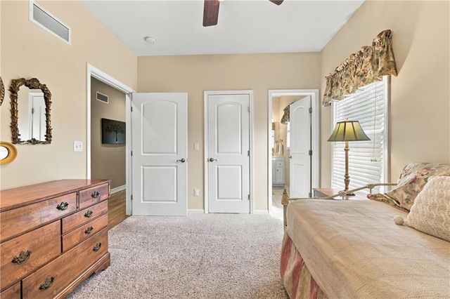 3829 S Coachman Drive, Independence, MO 64055
