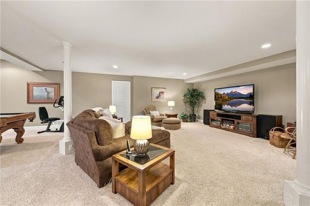 3829 S Coachman Drive, Independence, MO 64055