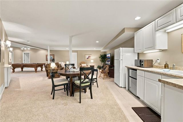 3829 S Coachman Drive, Independence, MO 64055