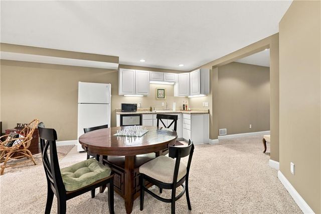 3829 S Coachman Drive, Independence, MO 64055