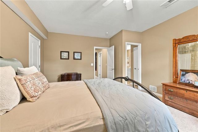 3829 S Coachman Drive, Independence, MO 64055